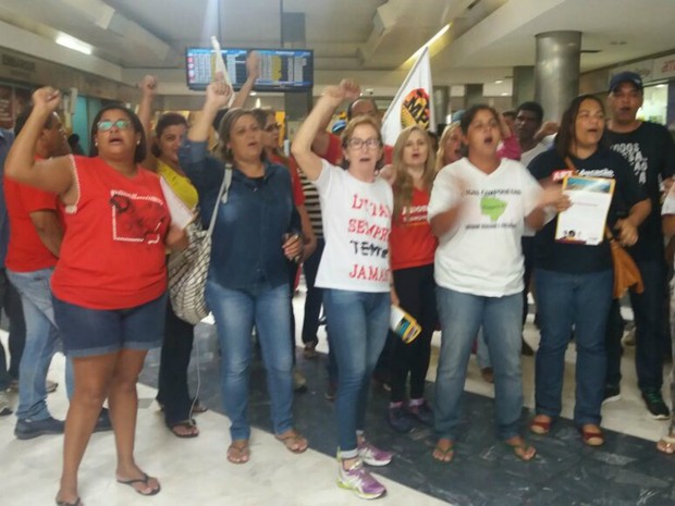 Leia mais sobre o artigo Manifestantes contra reforma da Previdência ocupam aeroporto em MS