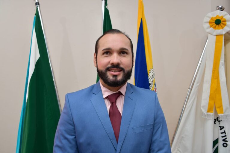 Leia mais sobre o artigo Vereador Daniel Cabral solicita construção de calçada com rampa de acessibilidade em frente ao Posto Ranolfo Pereira da Silva e construção de calçada em frente a Secretaria de Saúde.