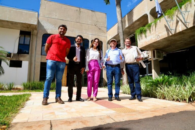 Leia mais sobre o artigo Vereador Dr. Marcus Vinícius, Prefeito Dr. Max, secretário de governo e diretor de Cultura e Esporte participam de reunião com deputada estadual Mara Caseiro para obtenção de recursos na área da infraestrutura.