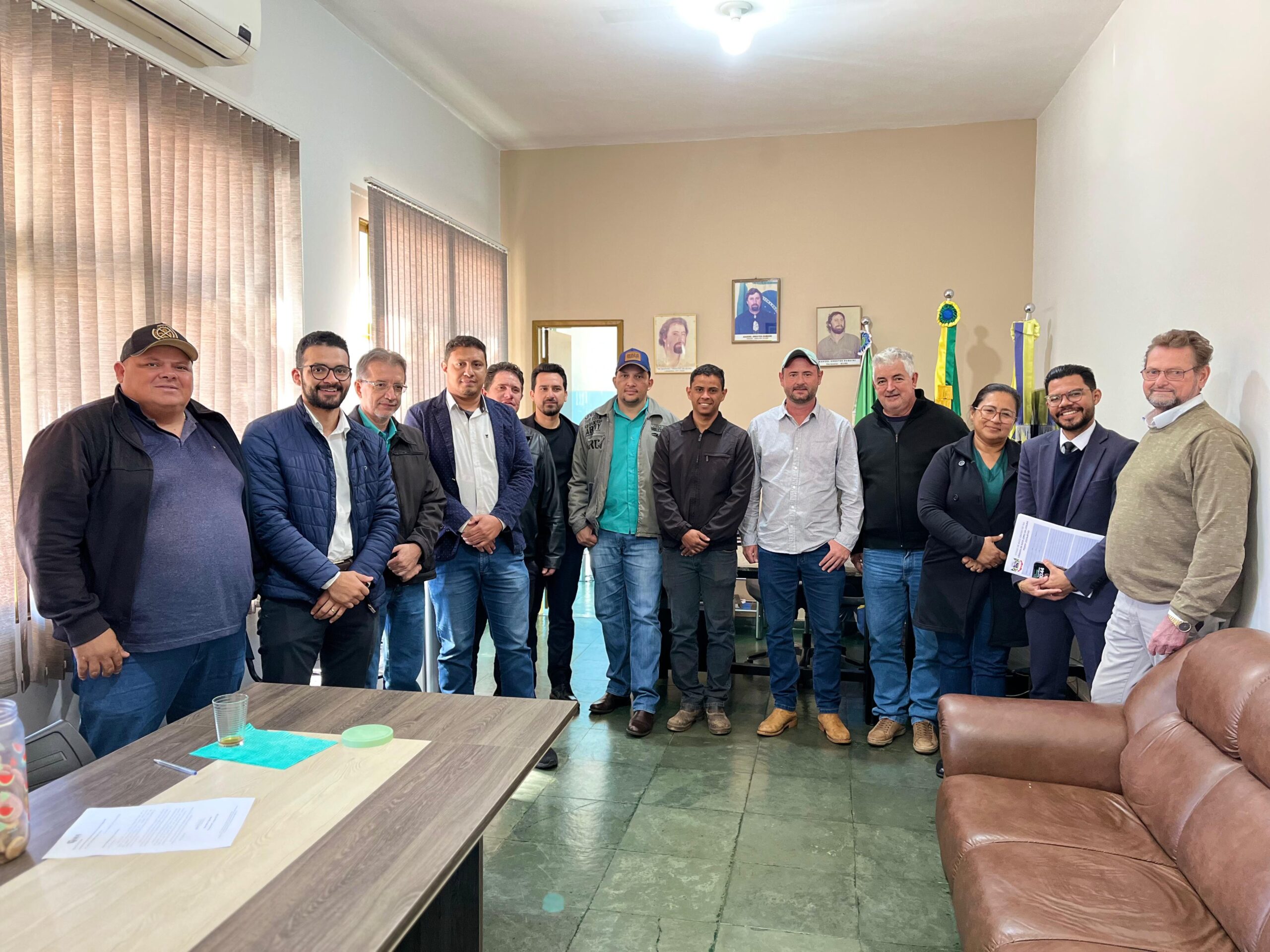 Leia mais sobre o artigo Câmara de Vereadores realiza reunião com Executivo Municipal e representantes da Stara para tratar de pautas de interesse da comunidade.